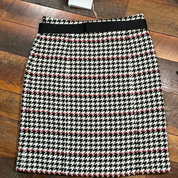 Hugo Boss Vulnona Houndstooth Skirt with Belt NWT Size 12 Black/White/Red - Picture 9 of 9
